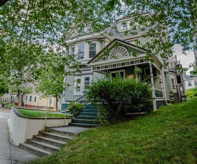 Building Photo - 97 College Ave