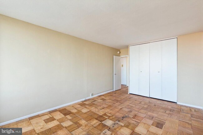 Building Photo - 200 Locust St