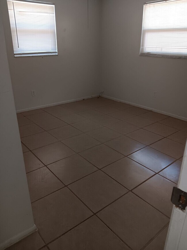 Building Photo - 5849 Crestmont St