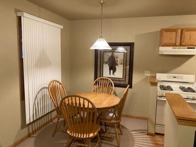 Building Photo - 325 S Clark St