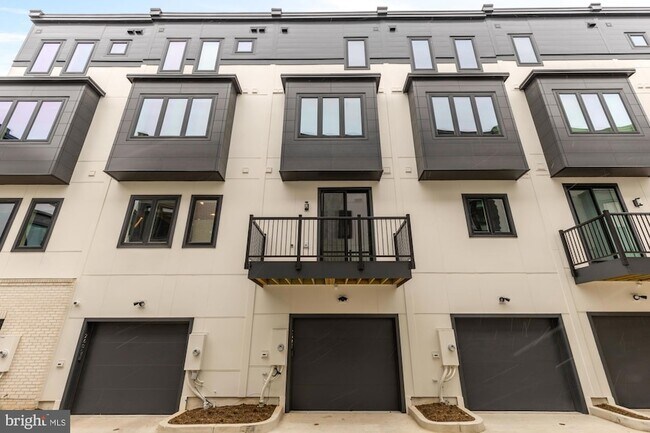 Building Photo - 2607 1st St NW