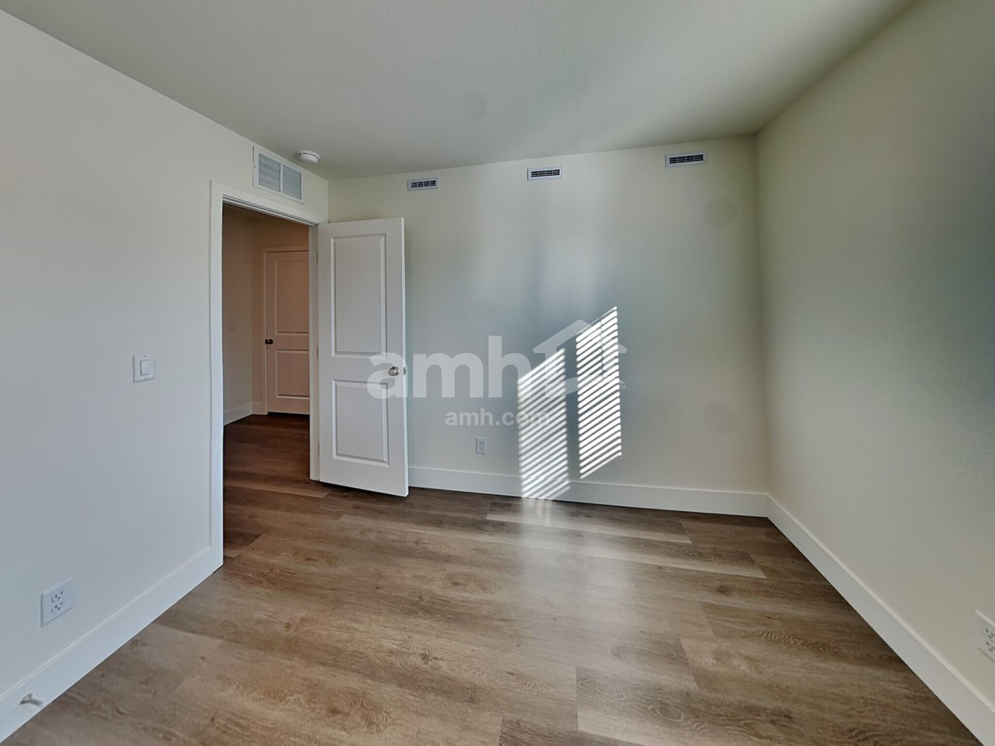 Building Photo - 8917 Dwarf Chin Ave