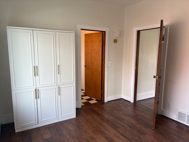 Building Photo - Beautifully Remodeled 3BA/1BA Audubon Home