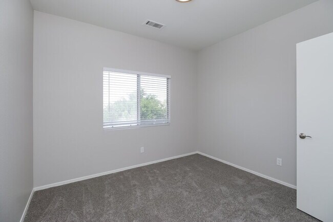 Building Photo - 14823 W Dovestar Dr