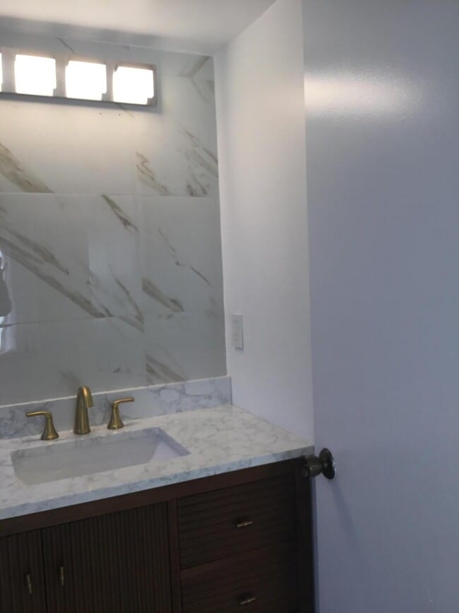 Building Photo - 1094 Raintree Ct