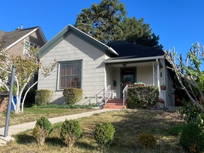 Building Photo - 507 5th Ave