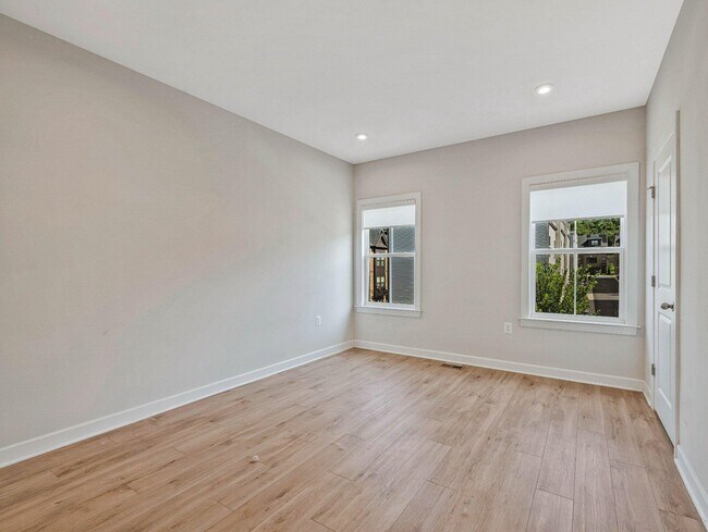 Building Photo - 2820 Dart Dr