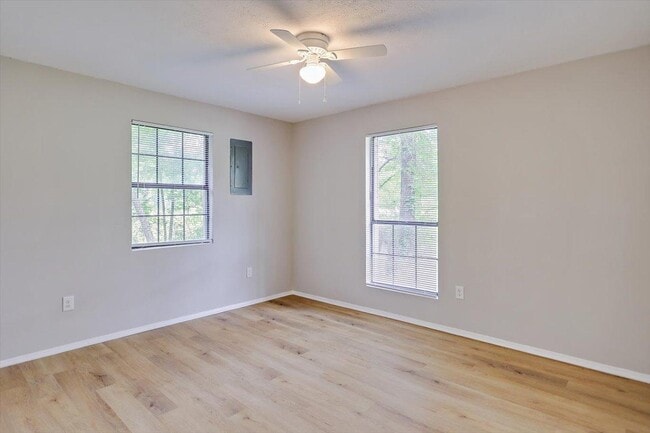 Building Photo - 642 Sweetgum St