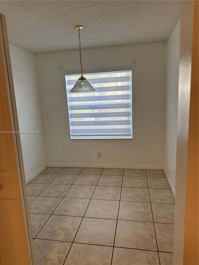 Building Photo - 1641 Zenith Way