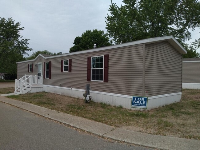 Building Photo - 8726 Basswood Ave