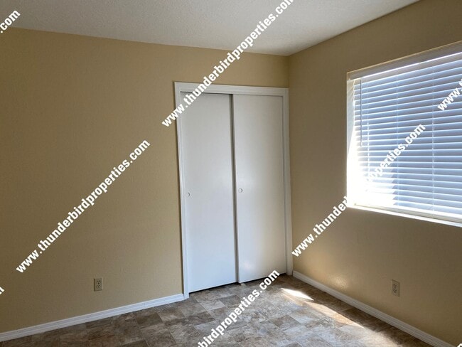 Building Photo - Taylor Ranch