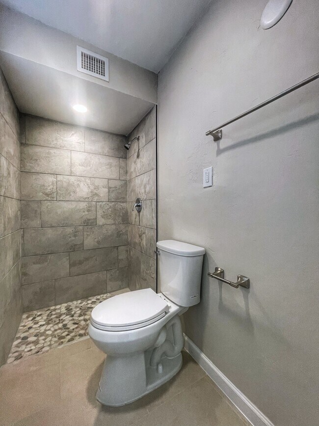 Building Photo - 2330 N Los Altos Ave