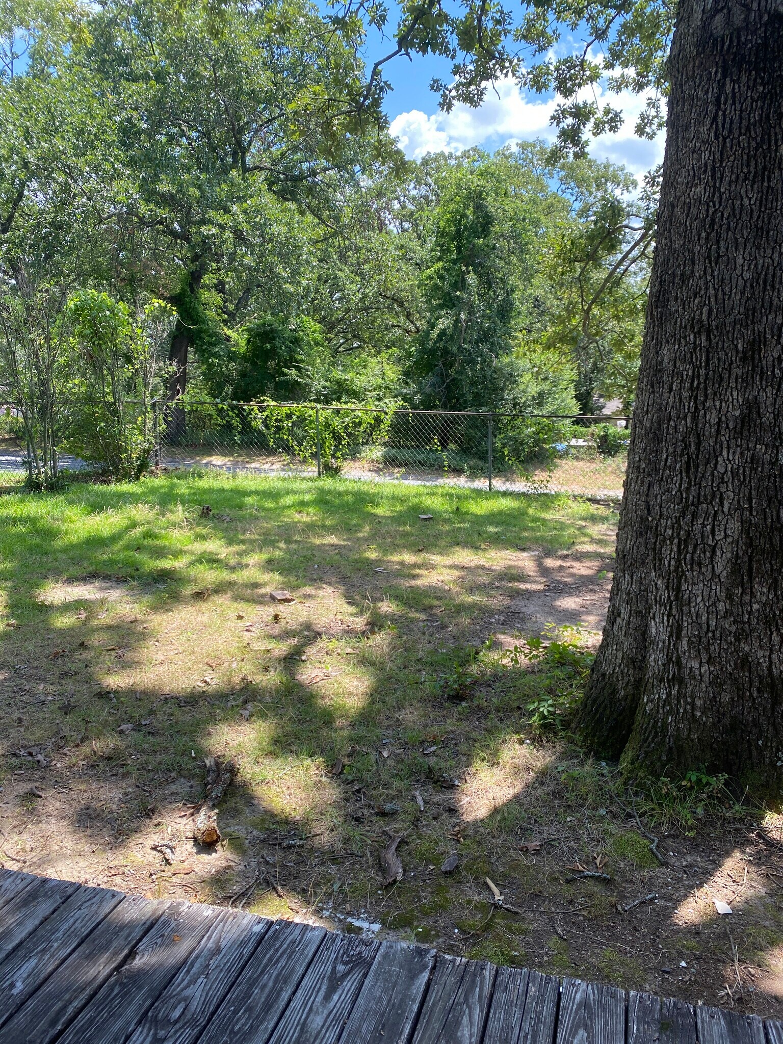 Building Photo - 704 Country Club Rd