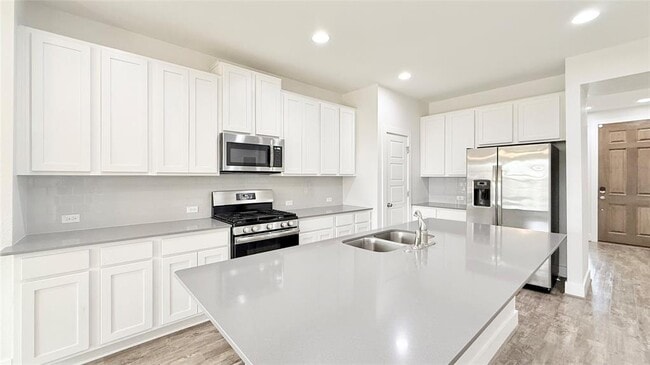 Building Photo - 600 Golden Glory Rd