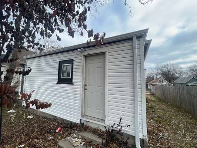 Building Photo - Remodeled 2 Bed/1 Bath home off 23rd!