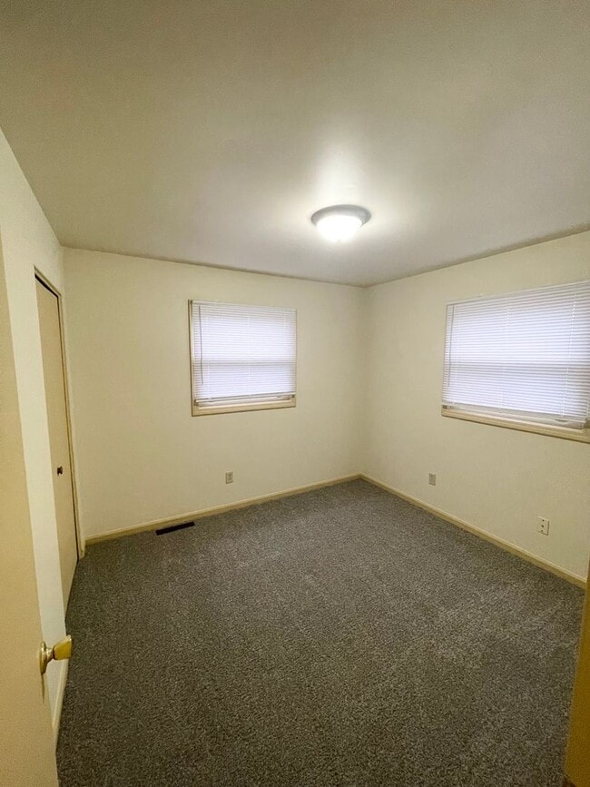 Building Photo - Spacious Two Story with 4 Bedrooms