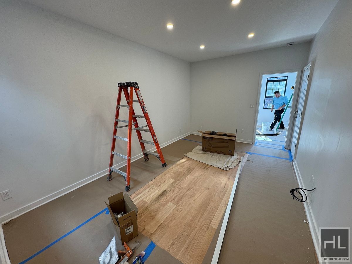 Building Photo - 31 AVENUE