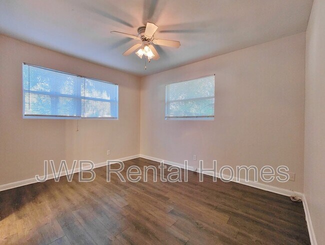 Building Photo - 4525 Rainer Rd