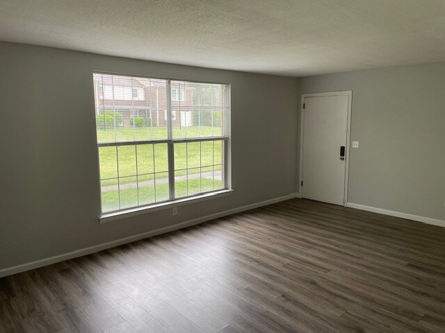 Building Photo - 1301 Neelys Bend Rd