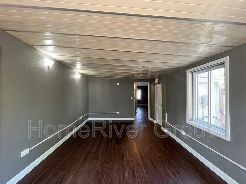 Building Photo - 4715 W Knights Ave