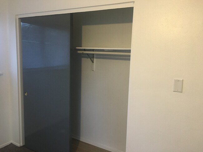 Building Photo - Willow Tree Apartments