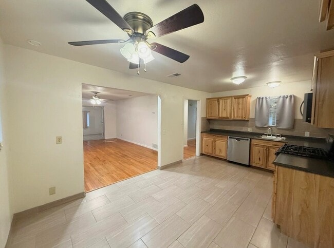 Building Photo - 3158 El Capitan Ave