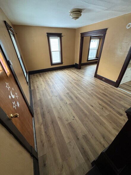 Building Photo - 2118 11th St SW