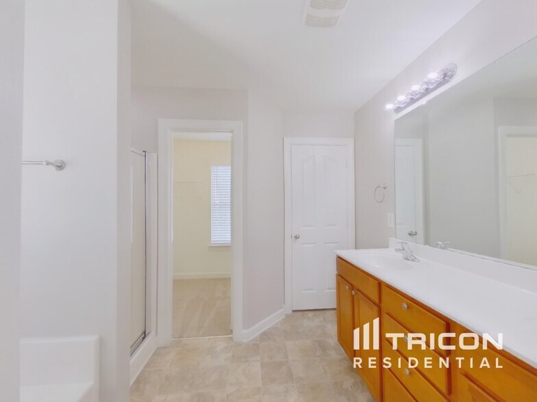Building Photo - 2625 Sierra Chase Dr
