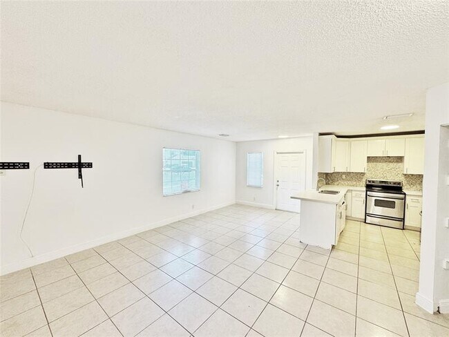 Building Photo - 1136 NW 5th Ct