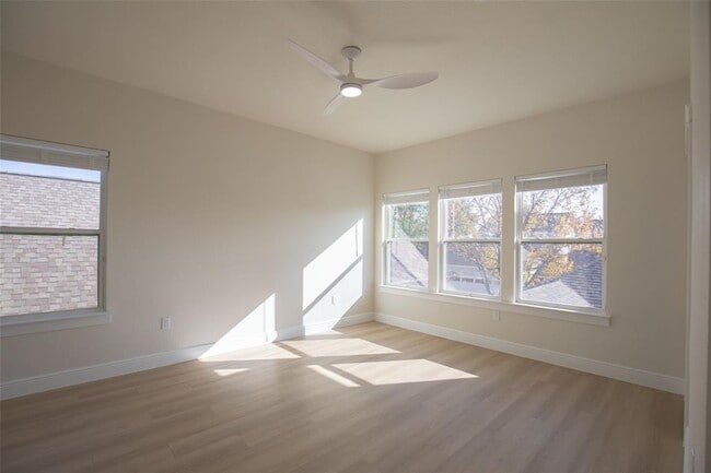 Building Photo - 1913 Littlefield St