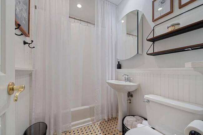 Building Photo - 302 NW 16th St