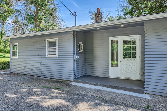 Building Photo - 4001 Tonkawood Rd