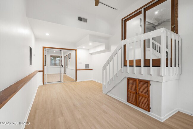 Building Photo - 42 Arno St