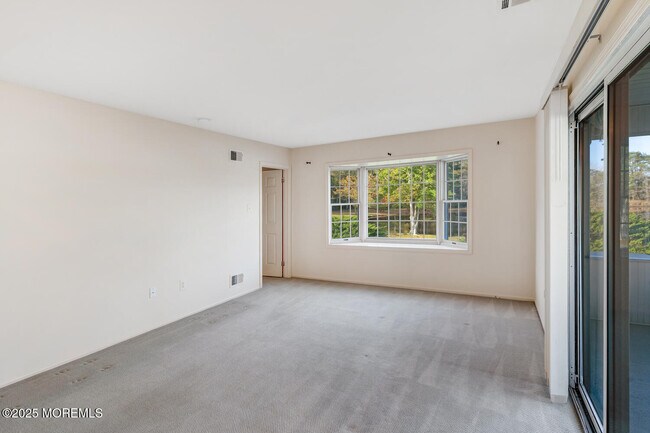 Building Photo - 405 Lexington Dr