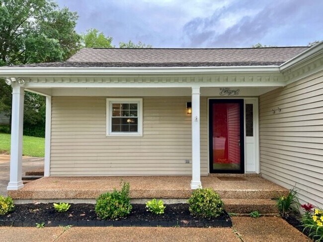 Building Photo - 3 Bedroom, 2 Bathroom w/ Covered Deck on Large Lot