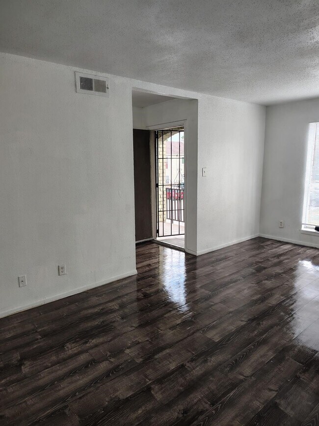 Building Photo - 6200 W Tidwell Rd