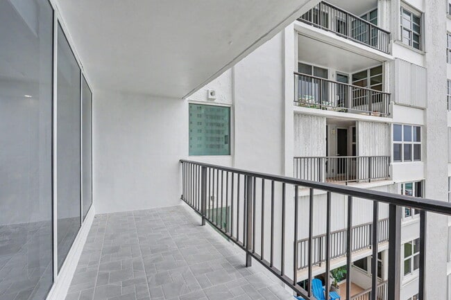 Building Photo - 4280 Galt Ocean Dr