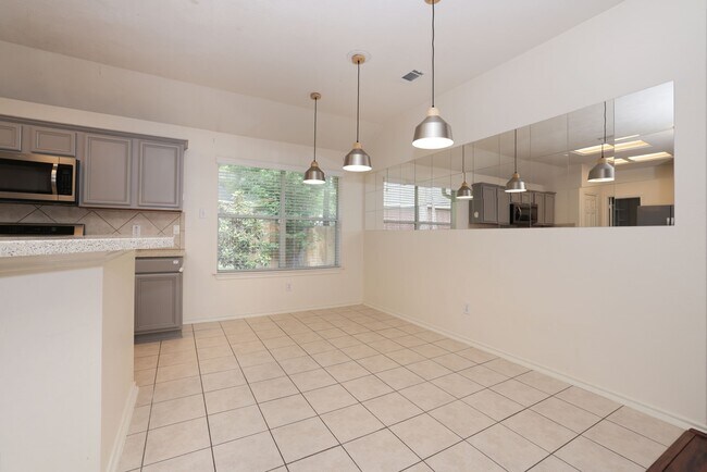Building Photo - 7 N Regan Mead Cir