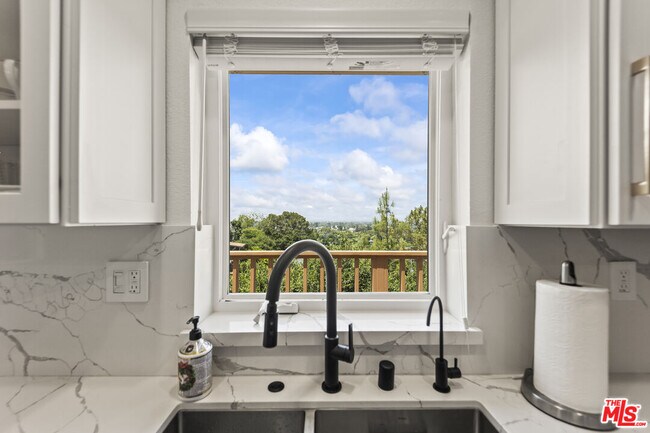 Building Photo - 11621 Sunshine Terrace