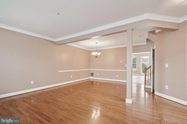 Building Photo - 641 Springhouse Square SE