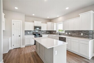 Building Photo - Single Family Home For Rent!