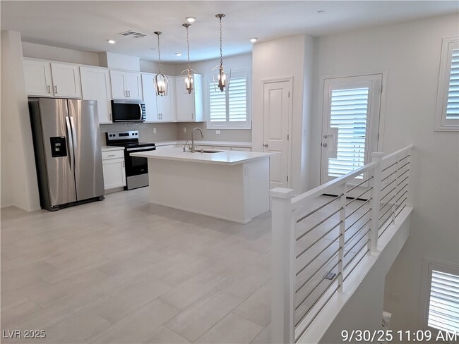 Building Photo - 8671 Luxuriant Ave