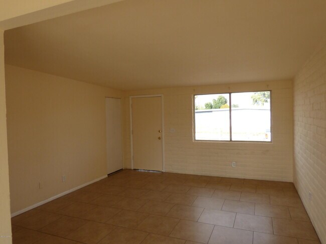 Building Photo - 7540 E Poplar St