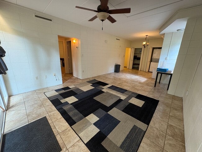Building Photo - Brightwood - 900-B4