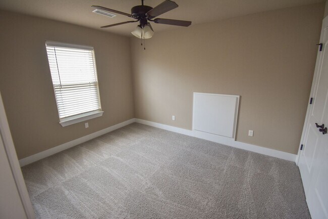Building Photo - 644 N Malbec Rd