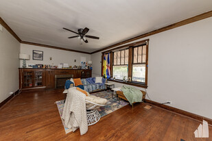 Building Photo - 3310 W Armitage Ave