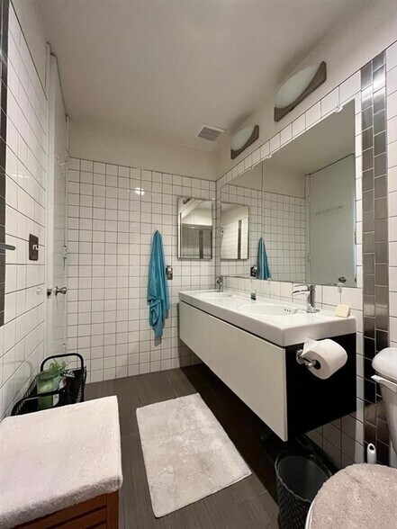Building Photo - 3050 Rue Dorleans