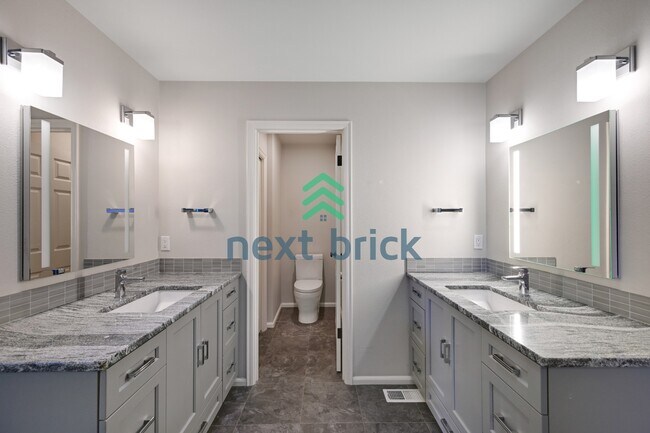 Building Photo - Quiet and Spacious 5-Bedroom Haven w/ 2.5 Baths – 2420 Sq Ft of Comfort Awaits!