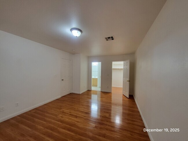 Building Photo - 9965 Mardagen St