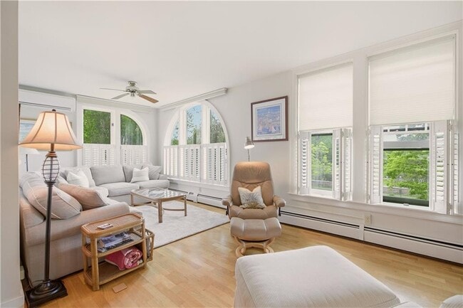 Building Photo - 158 Narragansett Ave